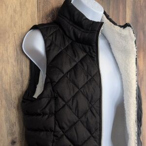 SO Black Quilted Faux Fur Lined Vest M            -213JH